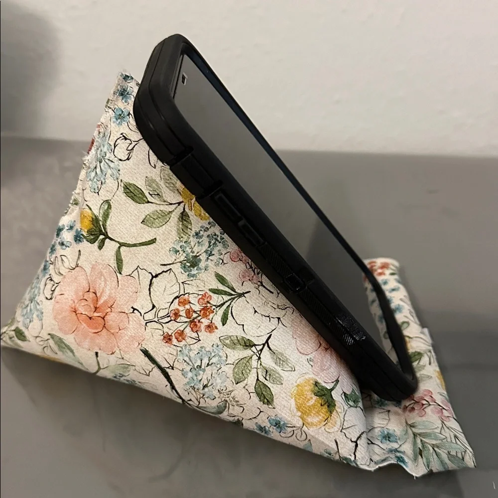 Handmade Floral Cell Phone Stand - Picture 2 of 7